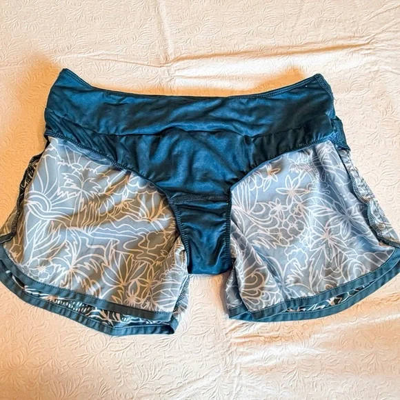 Rabbit Surf N Turf 2.5” Blue Sapphire Women's Athletic Shorts - Picture 6 of 10